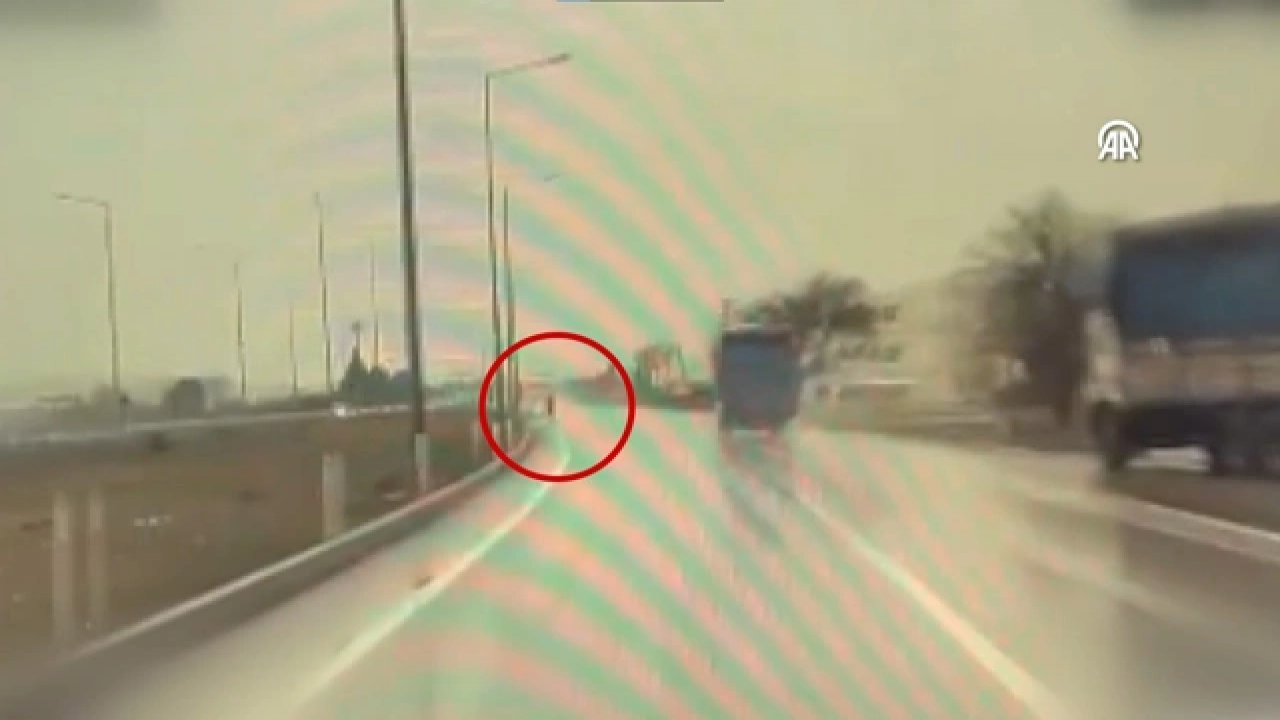 Kahramanmaraş'ta bir kişinin can verdiği kaza araç kamerasına yansıdı!