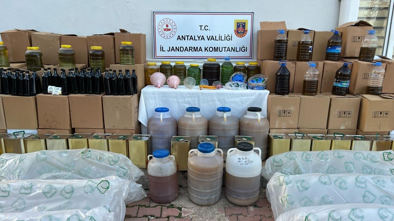 Fiyatı altınla yarışan zeytinyağının sahtesi çoğaldı! Ucuza aldım diye sevinmeyin pamuk yağı çıkabilir!