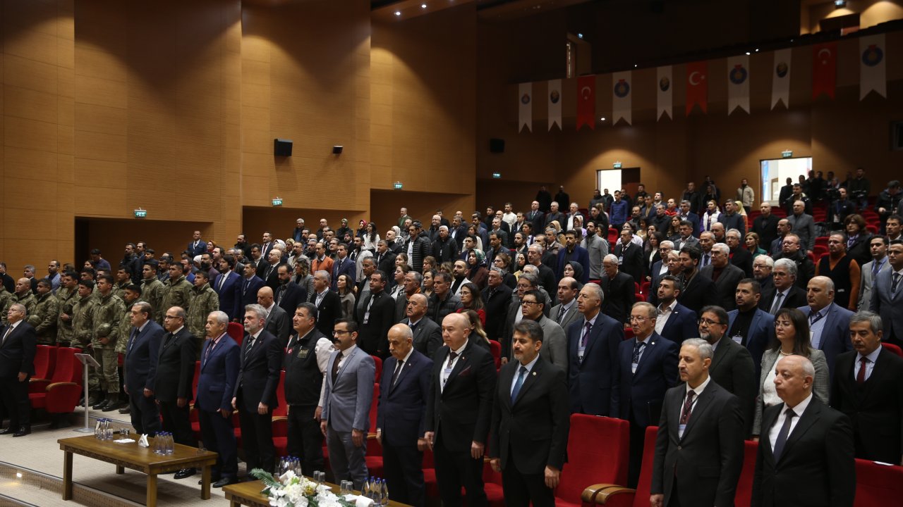 Kahramanmaraş'ta Yıkımın Yıldönümünde Deprem Gerçeklerine Odaklanan Kongre Başladı!
