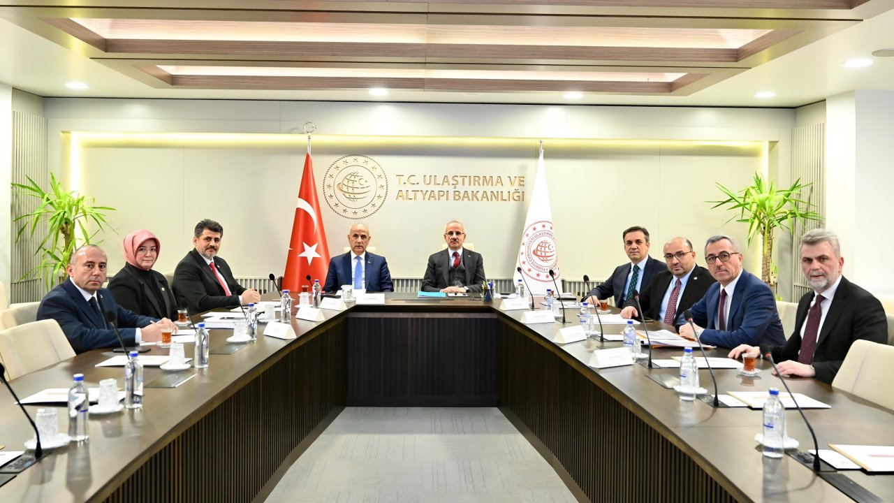 Kahramanmaraş Heyetinden Ulaştırma ve Altyapı Bakanı Uraloğlu’na Ziyaret!