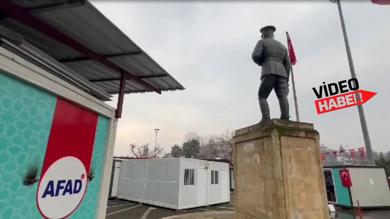 CHP Kahramanmaraş İl Başkanı'ndan Atatürk Anıtı'nın Etrafına Konan Konteynırlara Tepki