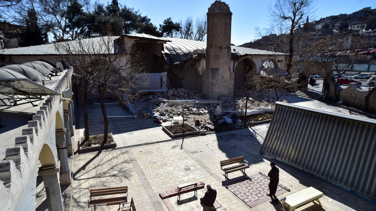 Kahramanmaraş'ta ağır hasar alan tarihi Ulu Cami ayağa kaldırılıyor!