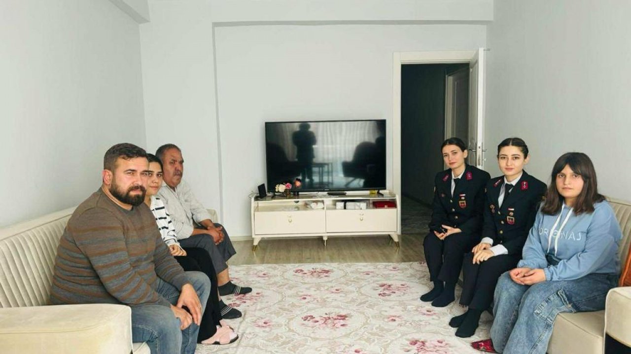 Kahramanmaraş'ta depremde hayatını kaybeden askerlerin ailelerine ziyaret!