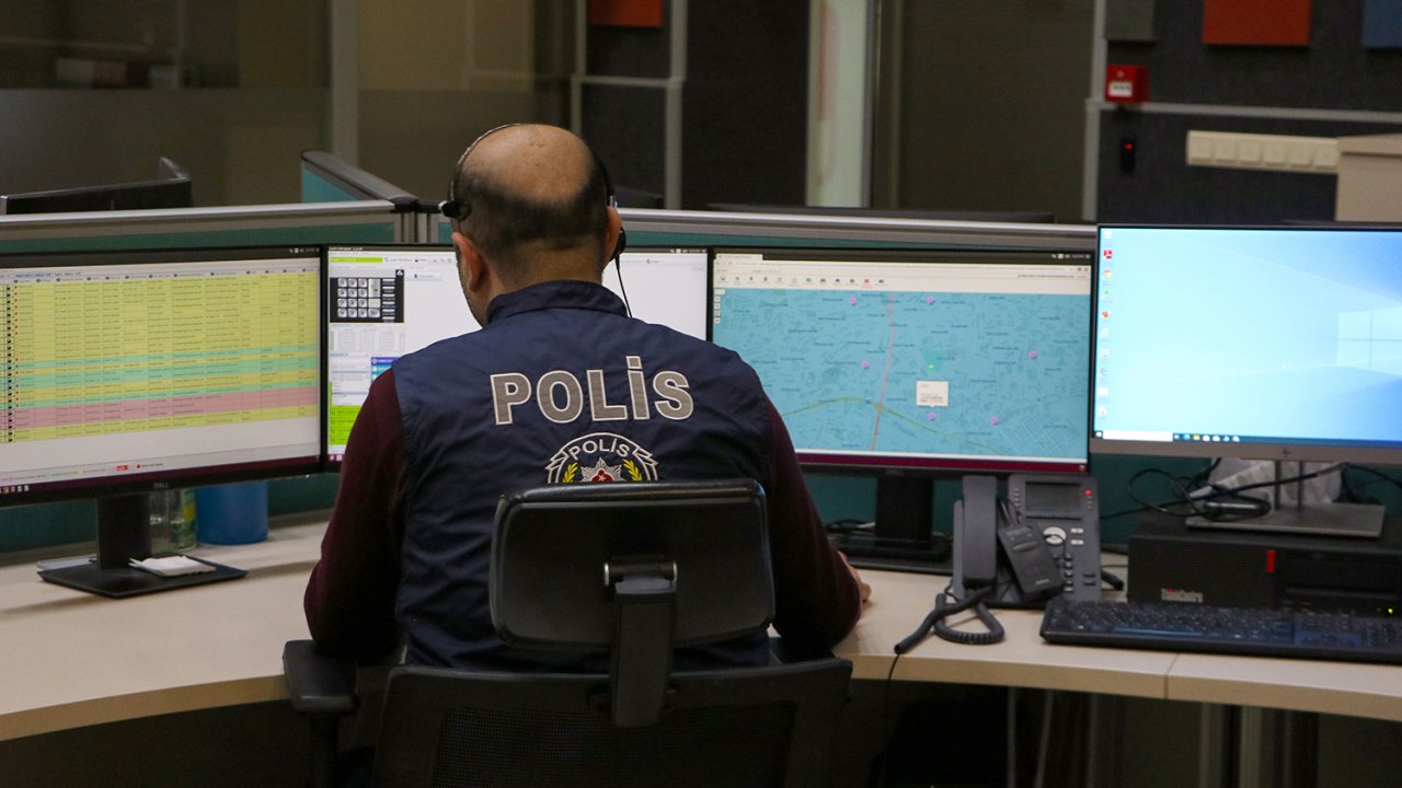 Kahramanmaraş’ta "6 Şubat'ın Simgesi" telsiz anonsundaki polisler o günü anlattı