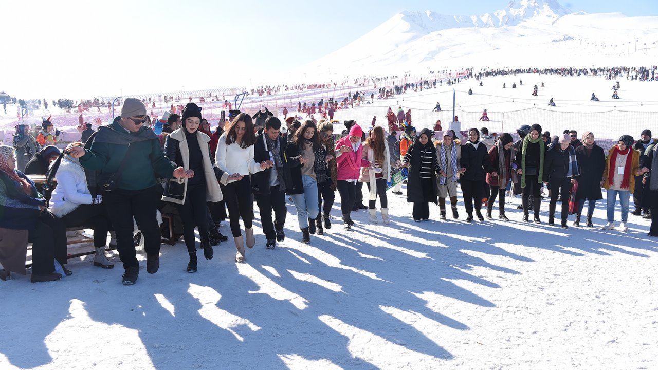 Dulkadiroğlu Belediyesi öğrencilere Kapadokya ve Erciyes gezisi!