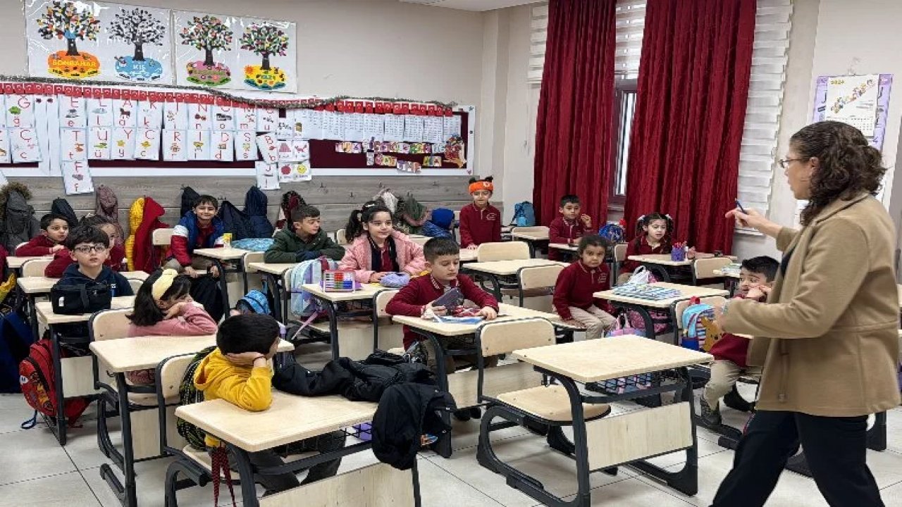 Deprem bölgesindeki okullarda yarıyıl tatili sonrası ilk ders zili çaldı!