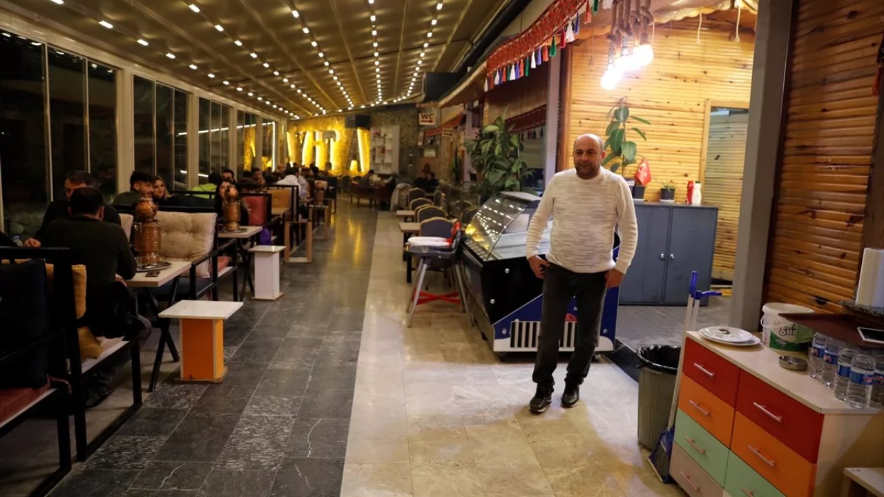 Kahramanmaraş’ta deprem sabahı dağıttığı menüyü yine ücretsiz dağıtacak!