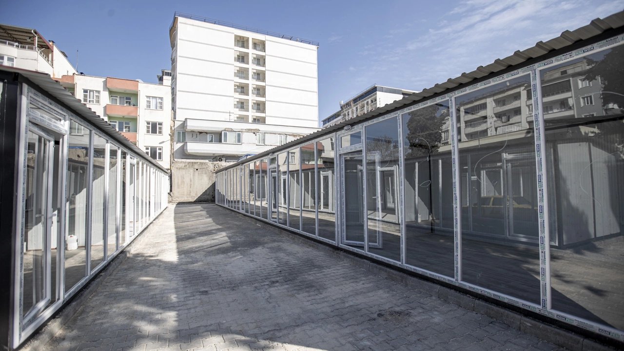 Pazarcık'ta iş yerlerinin inşaatı tüm hızıyla devam ediyor