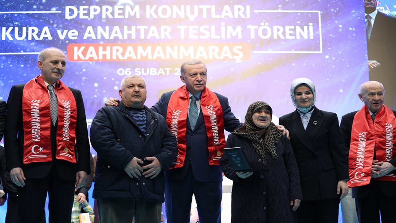 Cumhurbaşkanı Erdoğan Kahramanmaraş’ta ilk anahtarları teslim etti!