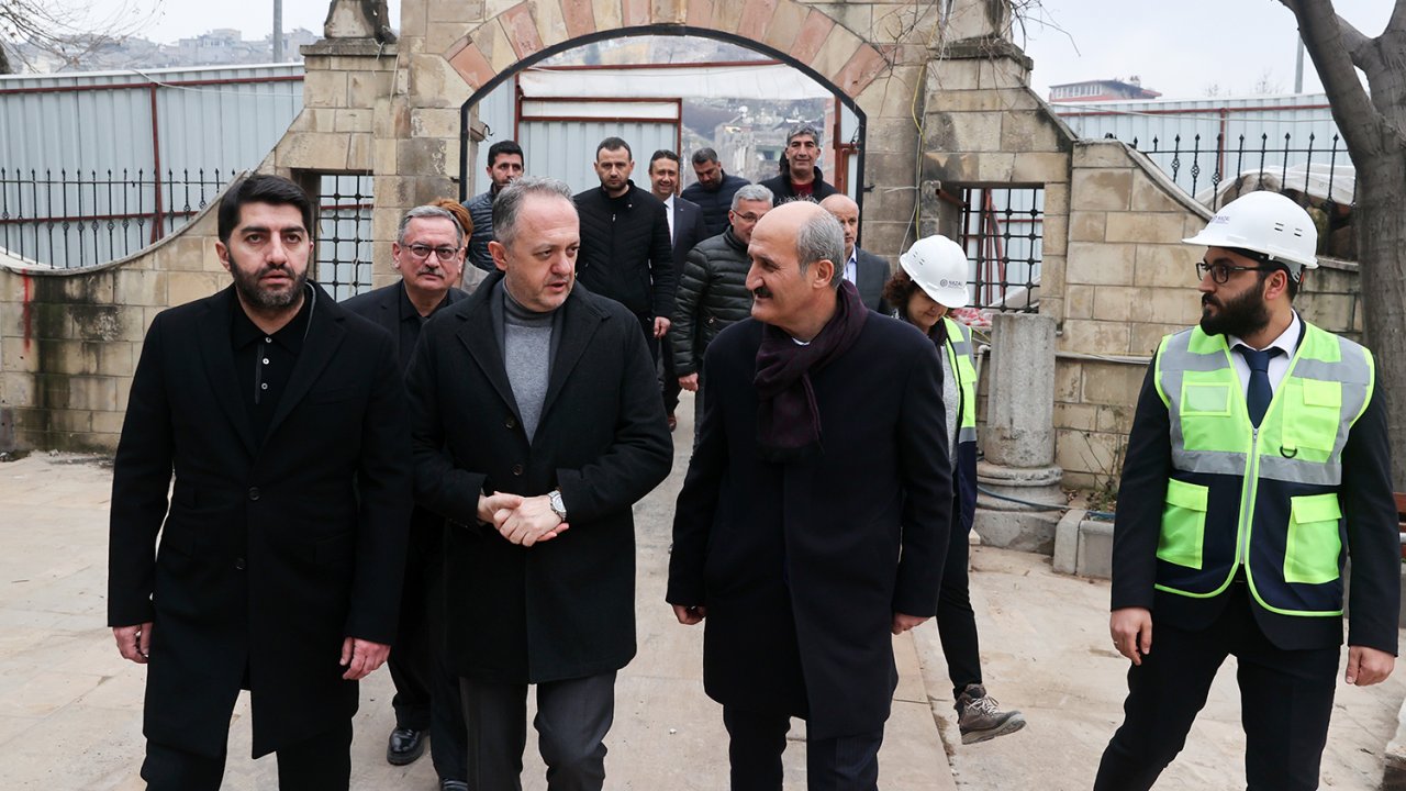 Başkan Okay, Bakan Yardımcısı Yazgı ile tarihi yapılarda incelemelerde bulundu
