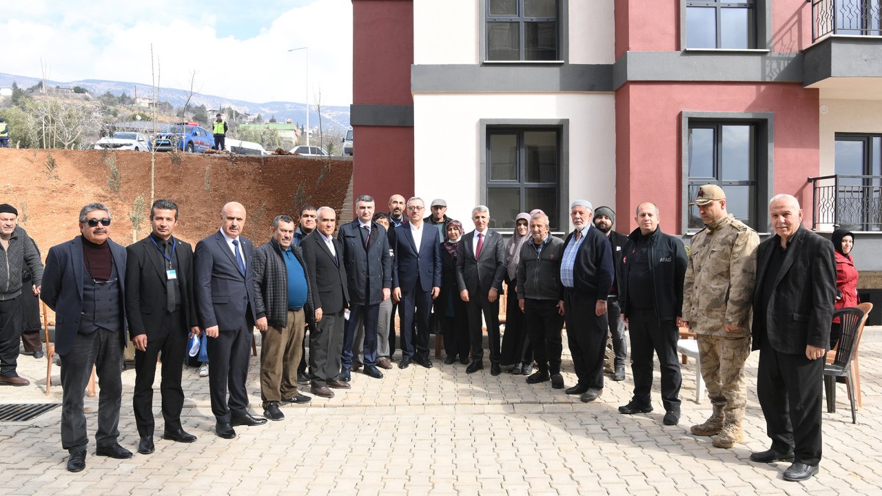 Kahramanmaraş’ta depremzedeler konut anahtarlarını almaya başladı!