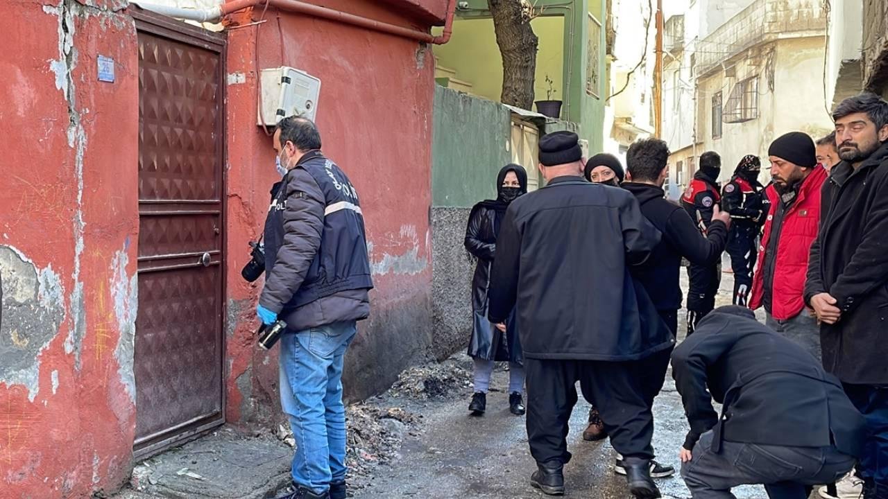 Depremzede dede ile torunu soba gazından hayatını kaybetti