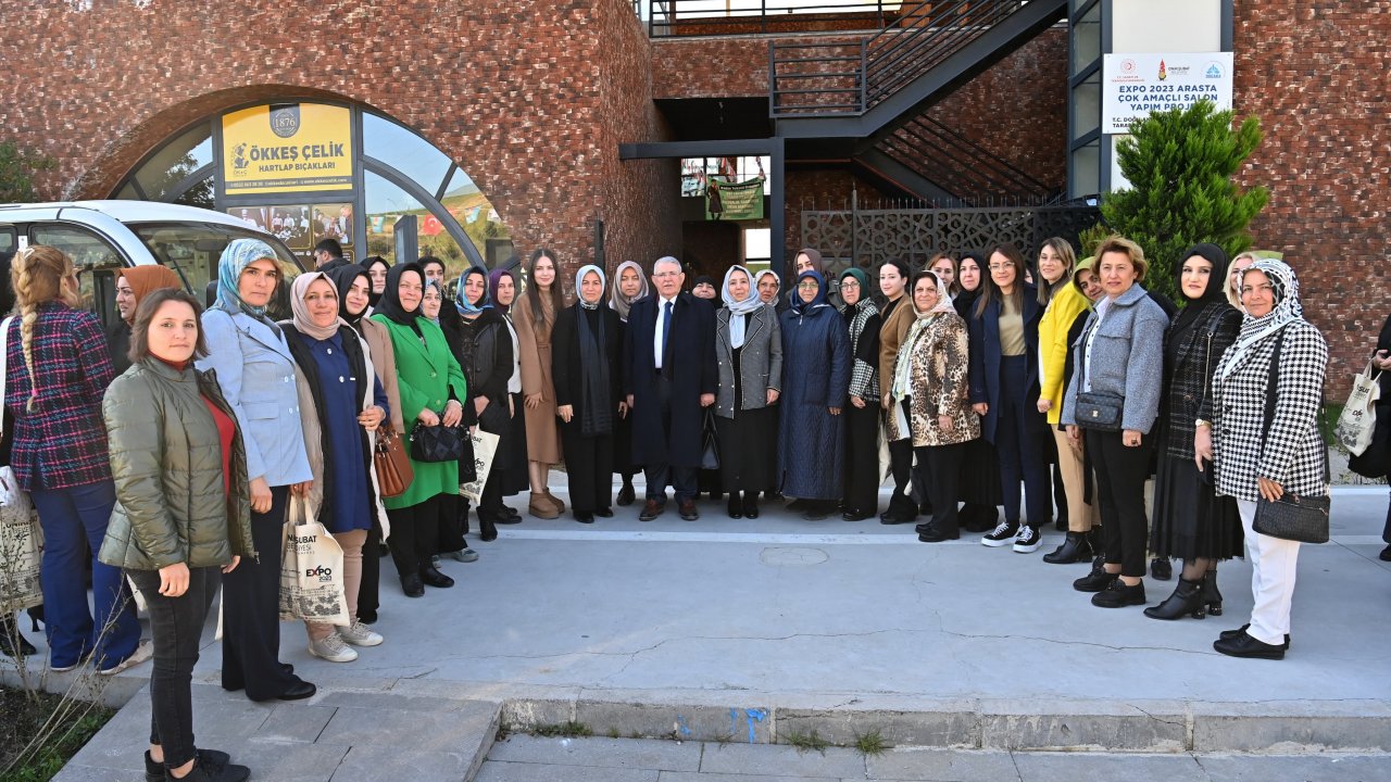Başkan Mahçiçek’ten ‘AK Kadın’lara duygu dolu veda!