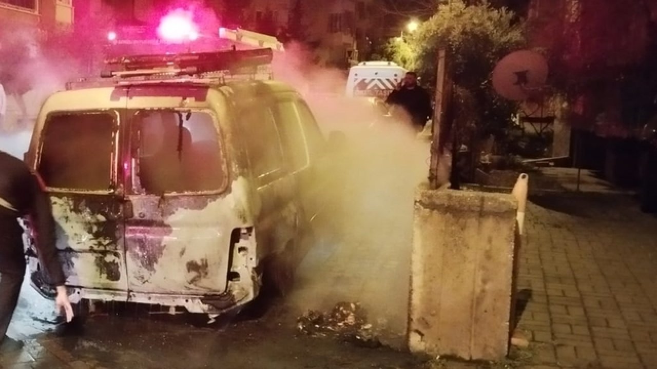 Kız arkadaşıyla kavga eden uzman araçları ateşe verdi!