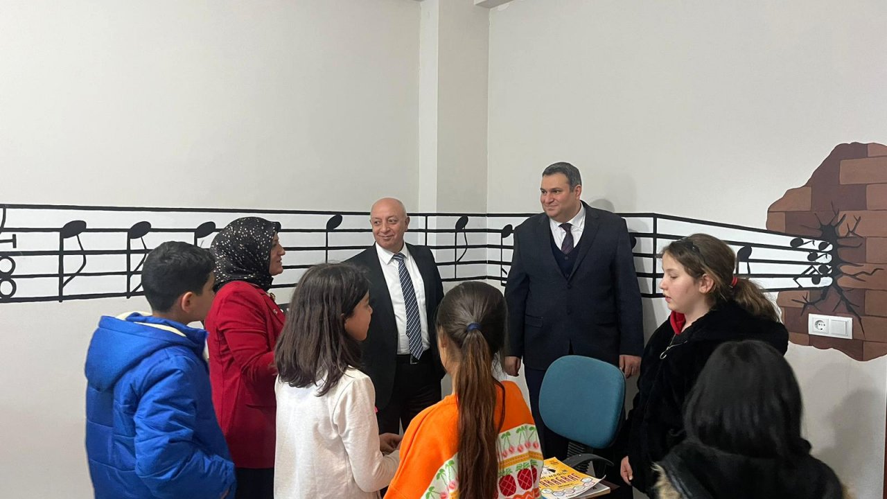 KİÜ Yeşilay Topluluğu’ndan Yetim Koordinasyon Merkezine Kitap Bağışı!