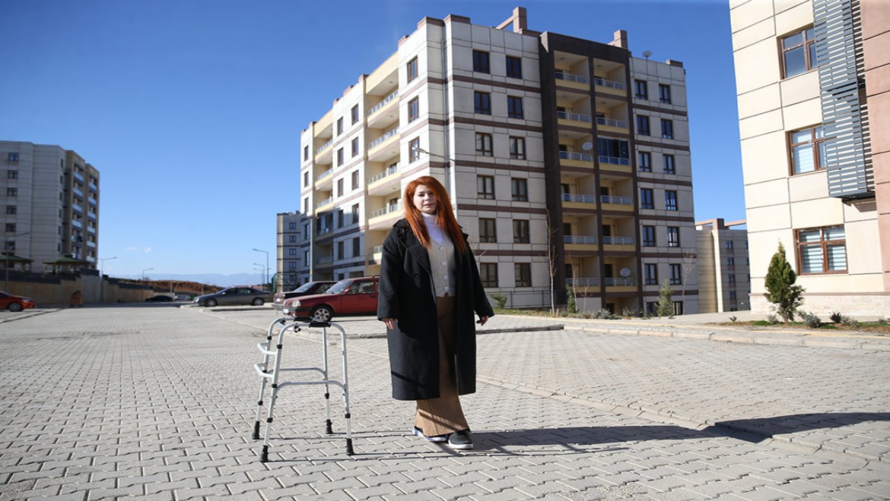 Kahramanmaraşlı Rümeysa 9 ameliyat sonunda adım atmaya başladı