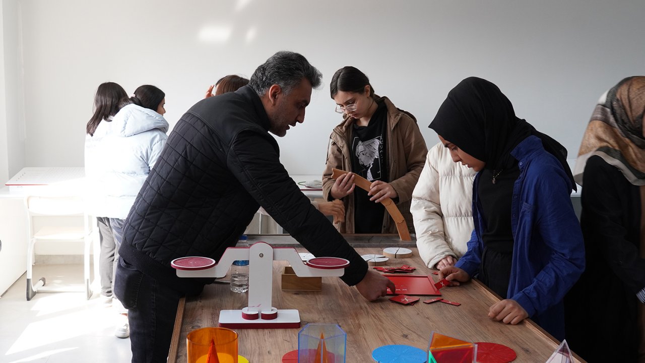 Dulkadiroğlu’ndan Gençlere Özel Matematik Atölyesi!