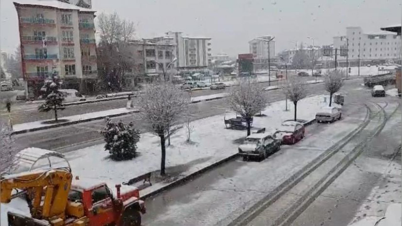 Yaz geldi derken Kahramanmaraş’a kar yağdı!