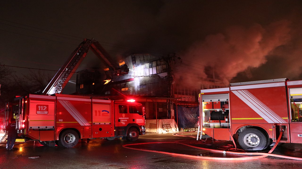 Kahramanmaraş'ta mobilya imalathanesi yandı!