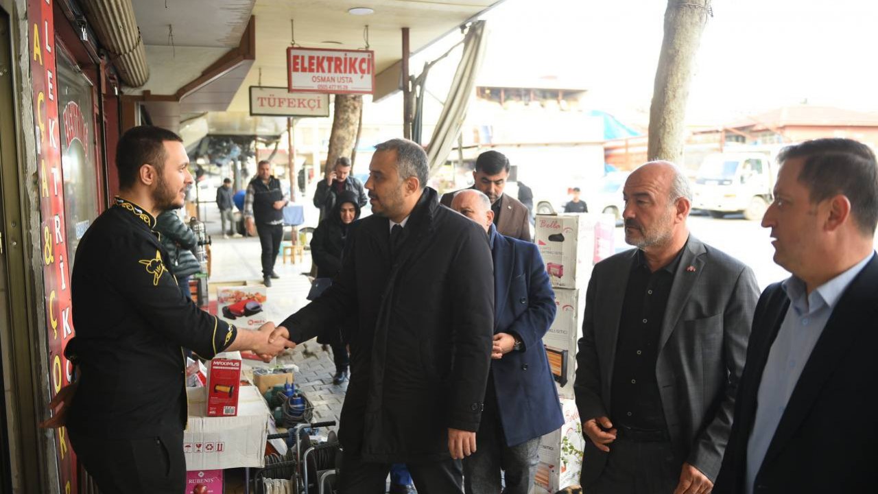 Başkan Adayı Toptaş, Köy Garajı’nda Esnaf ve Vatandaşlarla Bir Araya Geldi