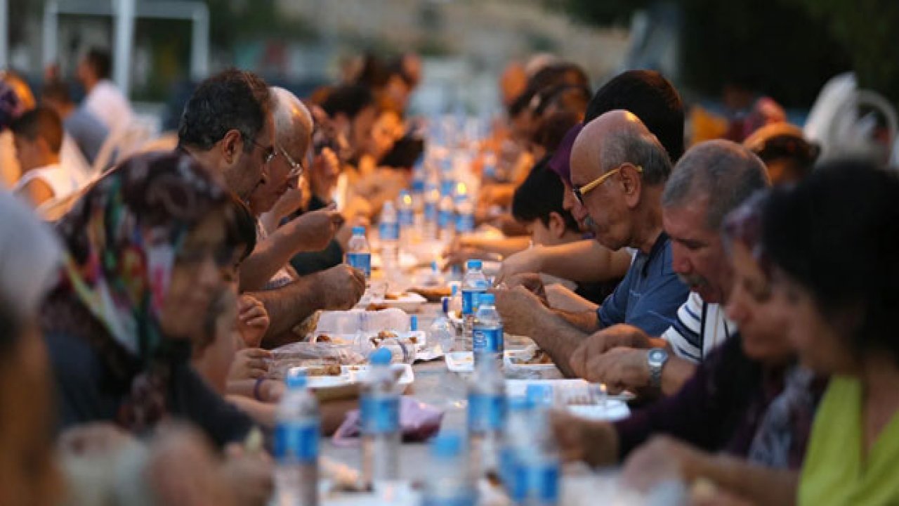 Kahramanmaraş'ta her gün 3 bin 800 kişiye iftar verilecek!