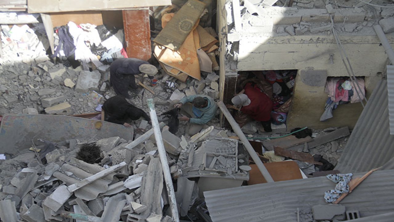 İsrail Ramazanın ilk günü ölüm saçtı!