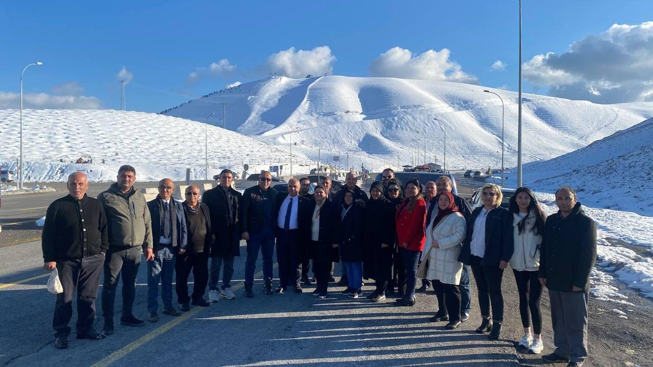 Dr. Selahaddin Can Bertize seslendi; ‘Asfalt zenginin kapısına kadar gidiyor, Sizin günahınız ne?’