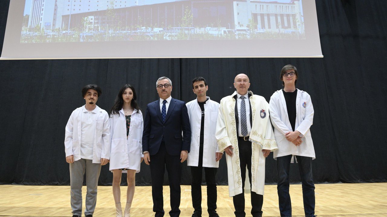 Başkan Güngör: “Sağlık Çalışanlarımızın Tıp Bayramı’nı Kutluyoruz”