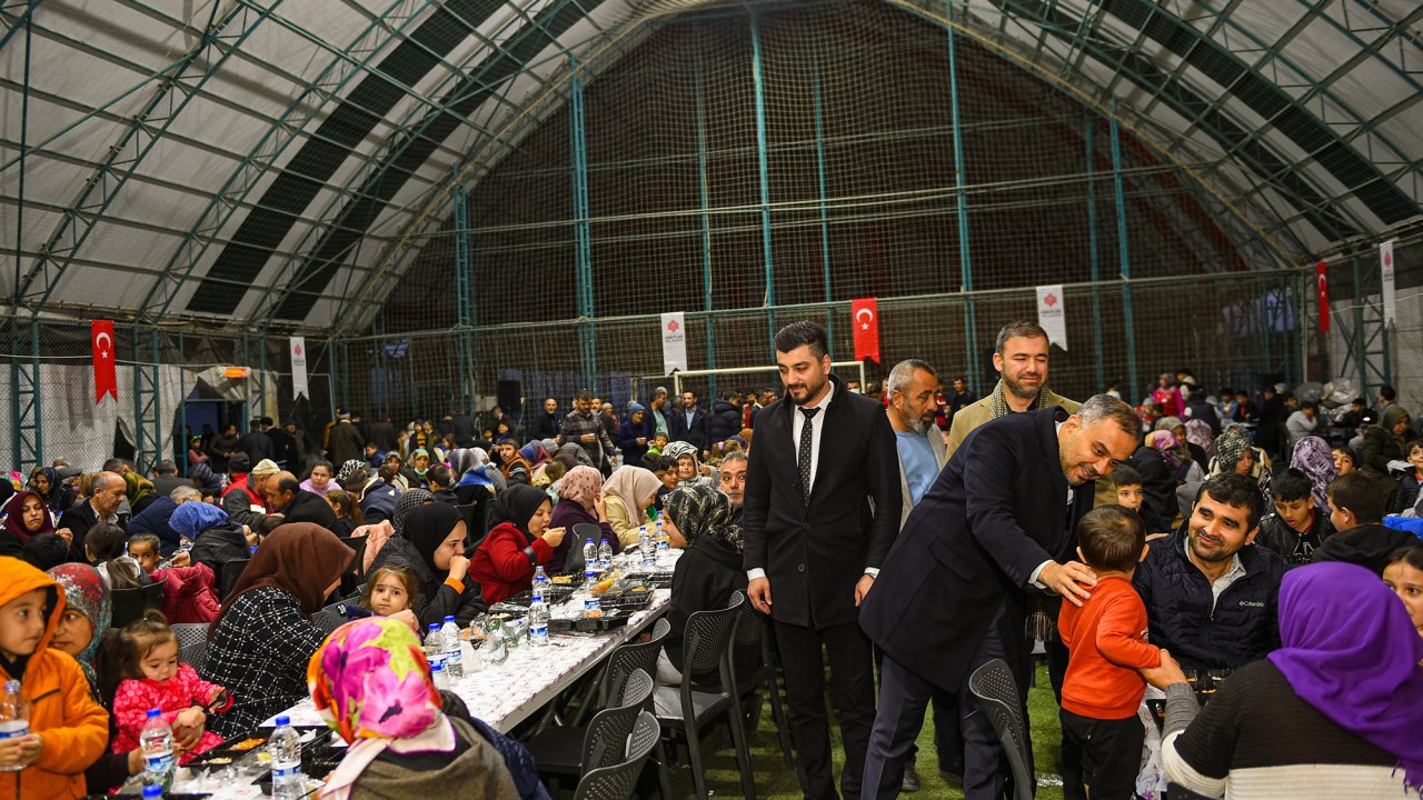 Başkan Adayı Toptaş, Vatandaşların İftar Sofrasına Misafir Oldu