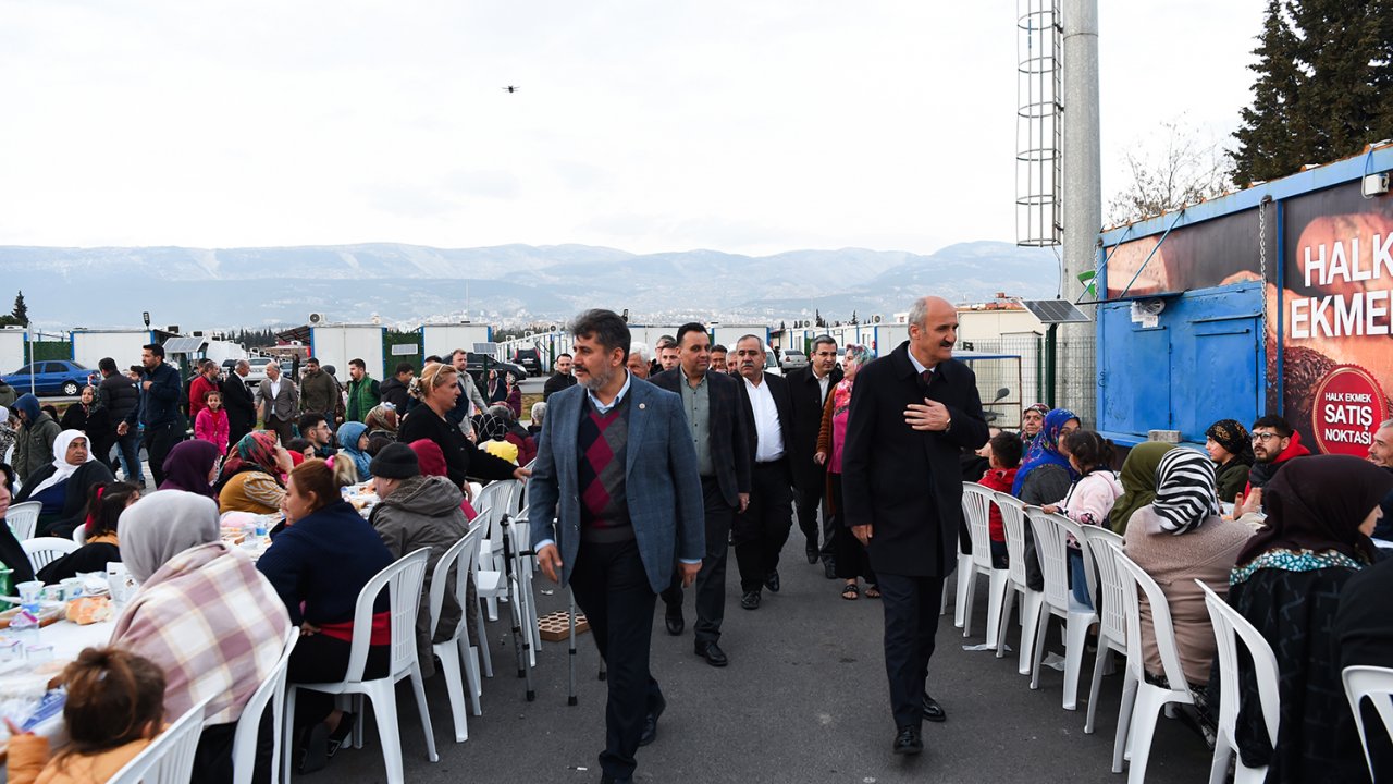 Başkan Okay, Konteyner Kent Sakinleriyle İftarda Bir Araya Geldi