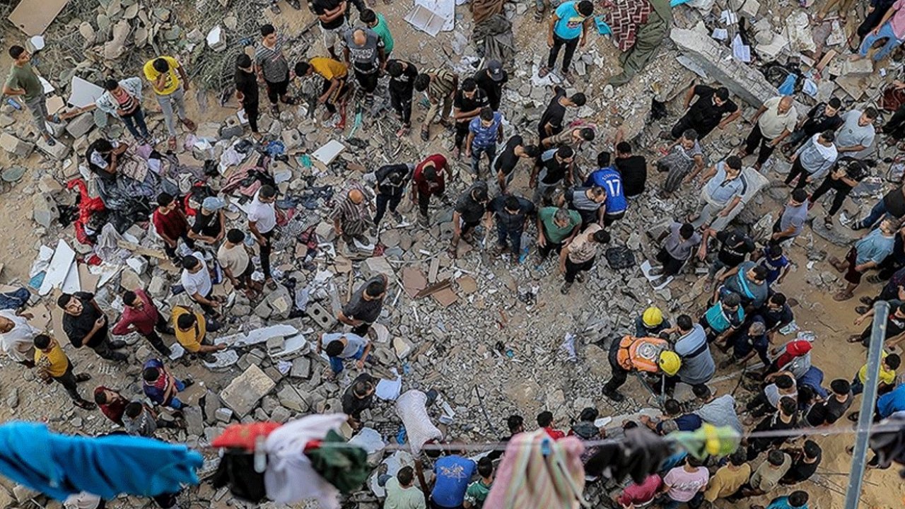 Otobüs önce motosiklete sonra yakıt tankerine çarptı. 21 ölü 38 yaralı