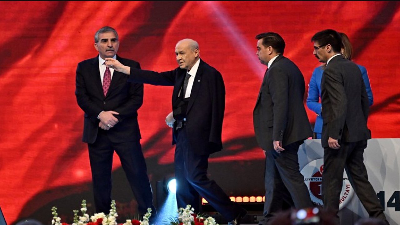 Devlet Bahçeli’nin koluna ne oldu! Kürsüye sargıyla çıktı