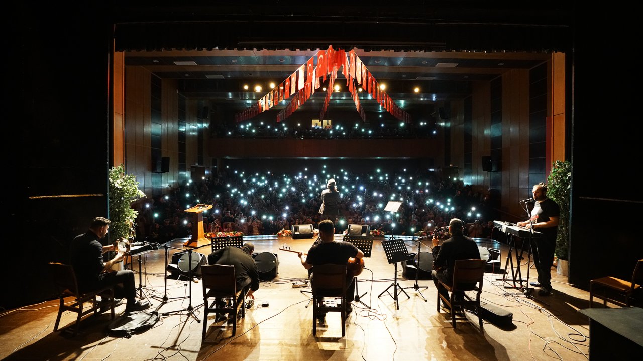 Eşref Ziya söyledi, Kahramanmaraş dinledi!