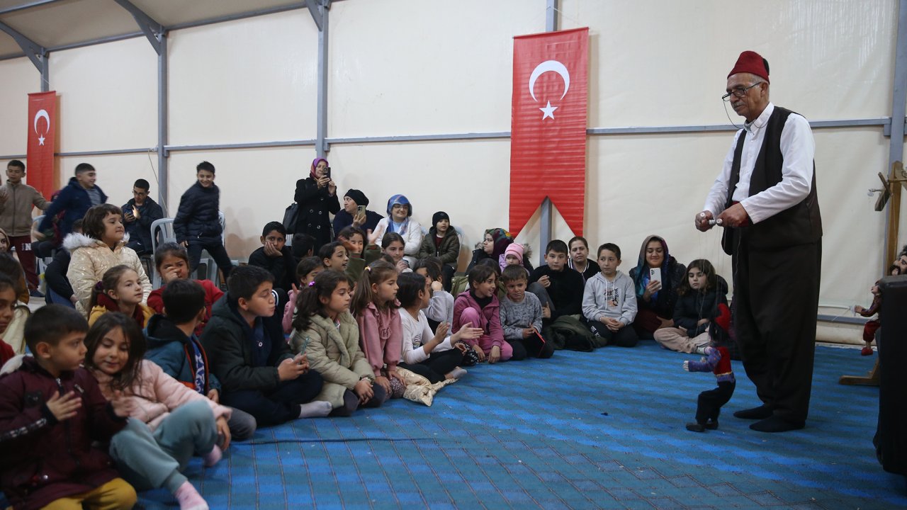 Çocuklar, Gölge Oyunu ve Kukla Gösterileriyle Doyasıya Eğlendi
