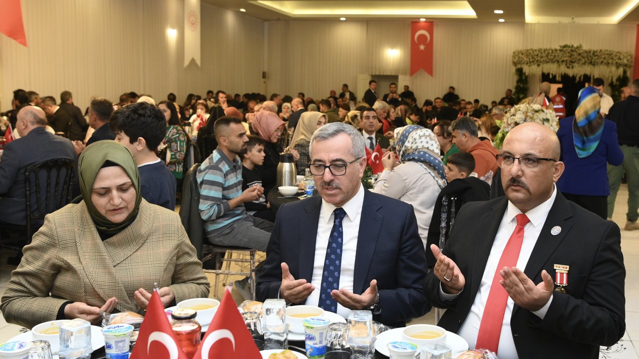 Başkan Güngör, İftarda Kahraman Gaziler ve Aileleriyle Bir Araya Geldi