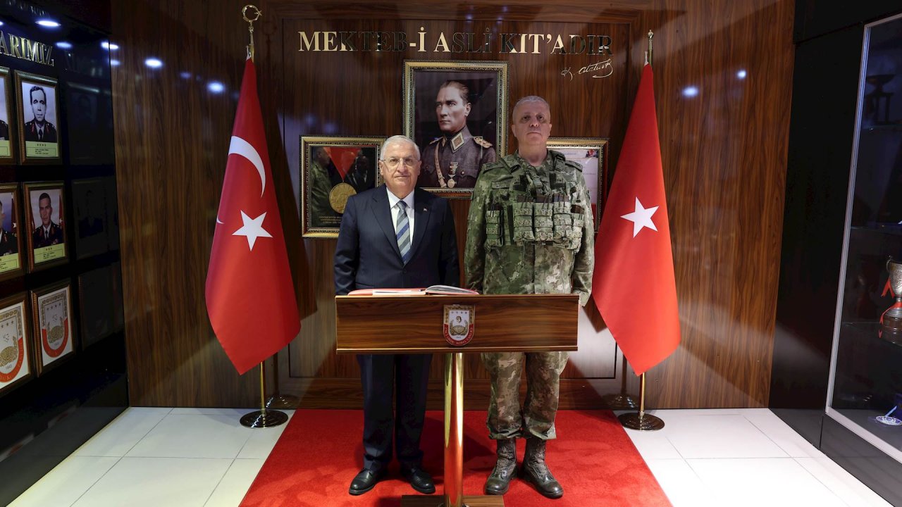 Bakan Güler, Kahramanmaraş’ta kışlayı denetli, iftar yaptı!