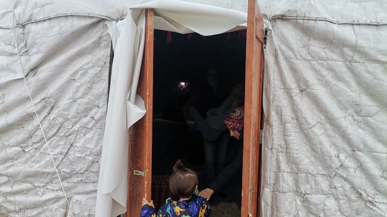 Kahramanmaraş’ta depremzede anne yardım bekliyor!