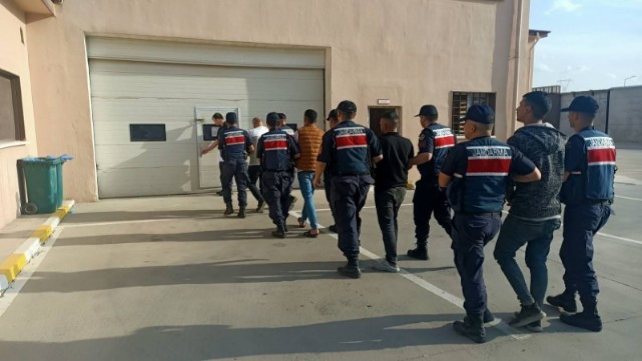 Kahramanmaraş’ta suç işleyen 11 Suriyeli ve Afgan yakalanarak sınır dışı edildi!