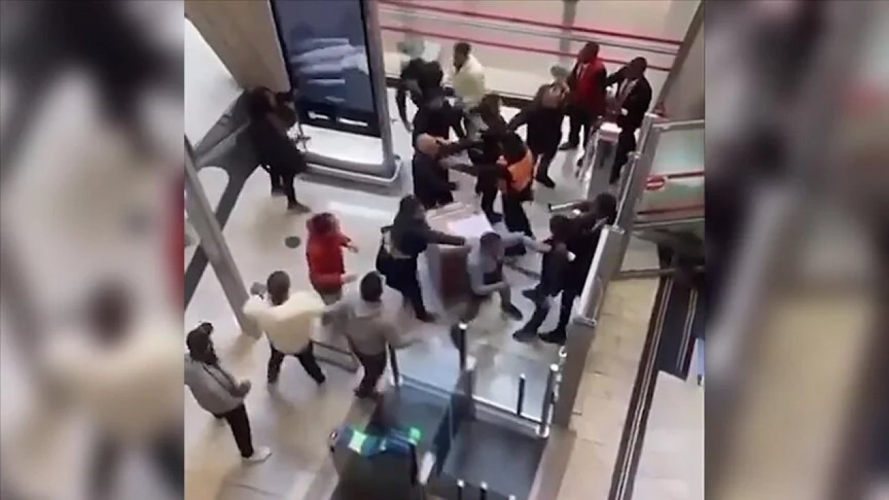 PKK yandaşları Paris'te havalimanını birbirine kattı!