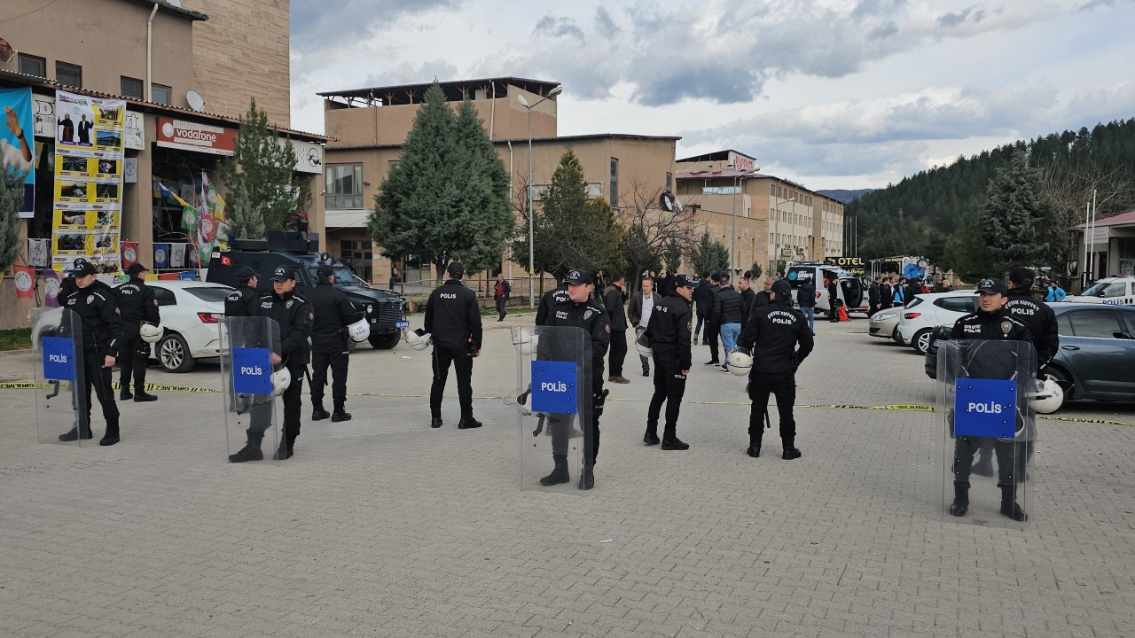 Muhtarlık nedeniyle silahlı kavga! 1'i polis 8 kişi yaralandı!