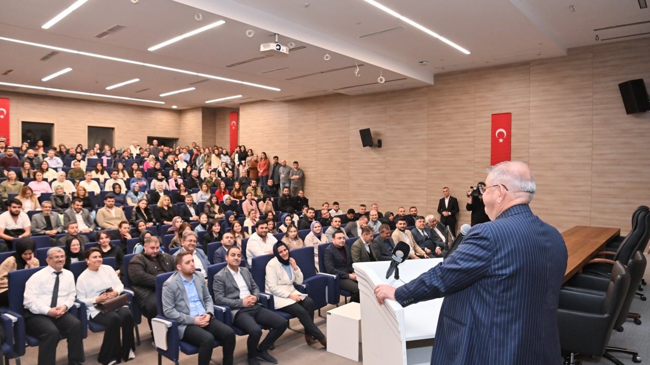 Onikişubat Belediyesinde duygusal anlar! Başkan Mahçiçek, helalleşerek vedalaştı