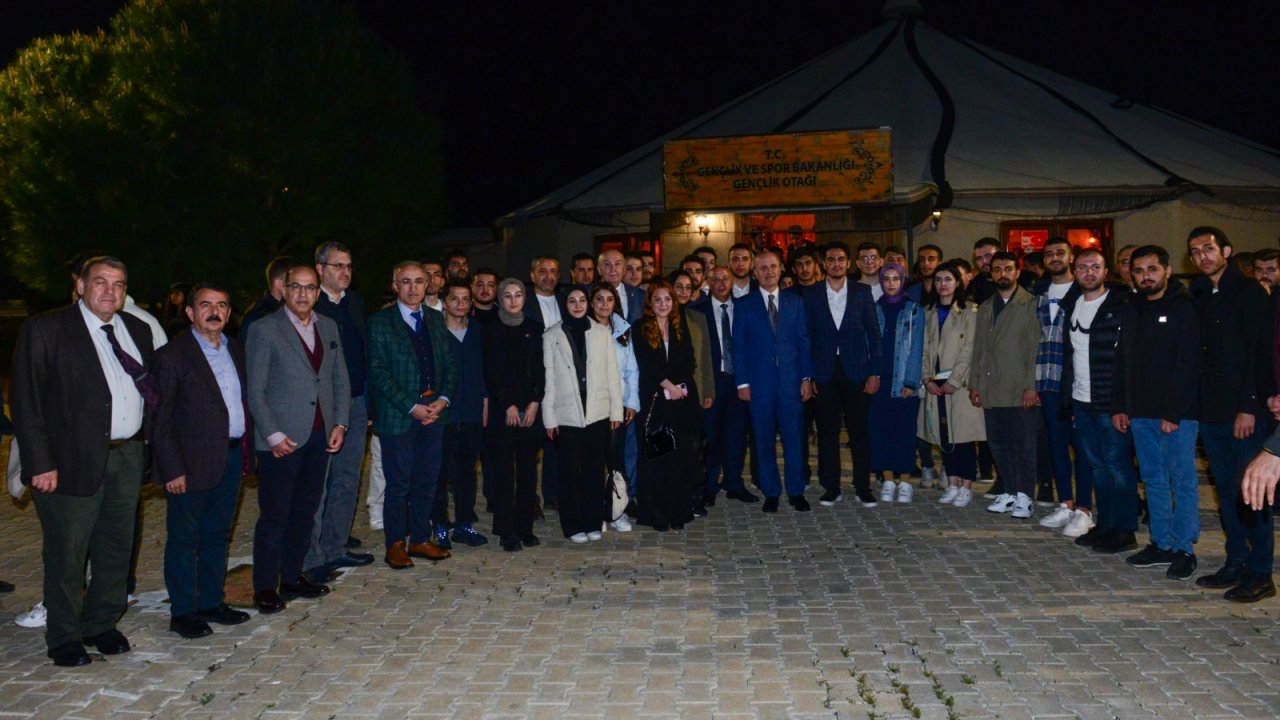 YÖK Başkanı Özvar Kahramanmaraş’ta öğrencilerle sahur yaptı!