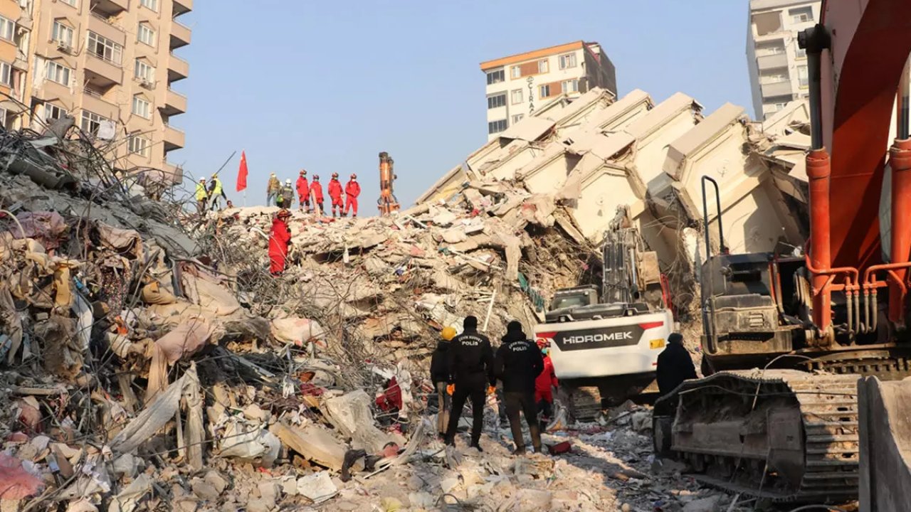 Ebrar Sitesi davasında acı olayı böyle anlattı! “Bina kum gibi kaydı 4 saniye dayanamayarak çöktü”