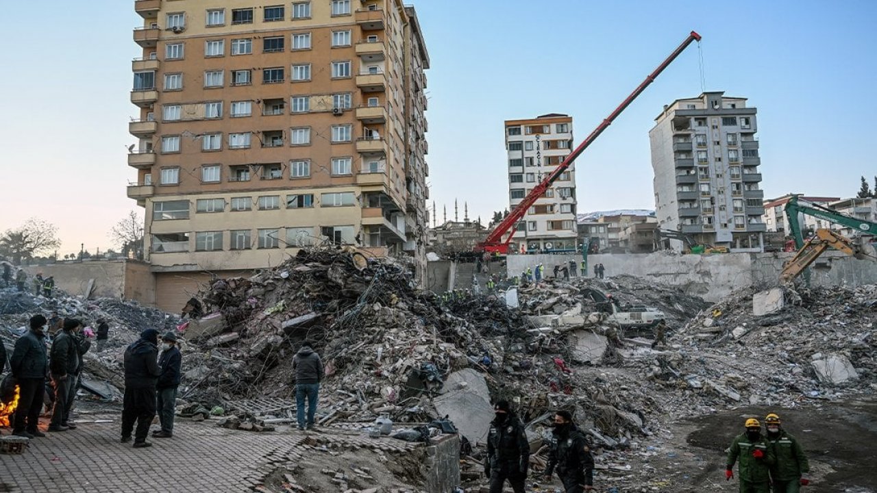 Kahramanmaraş’taki duruşmada tutuklu sanık apartmanın yıkılmasının normal olduğunu savundu!