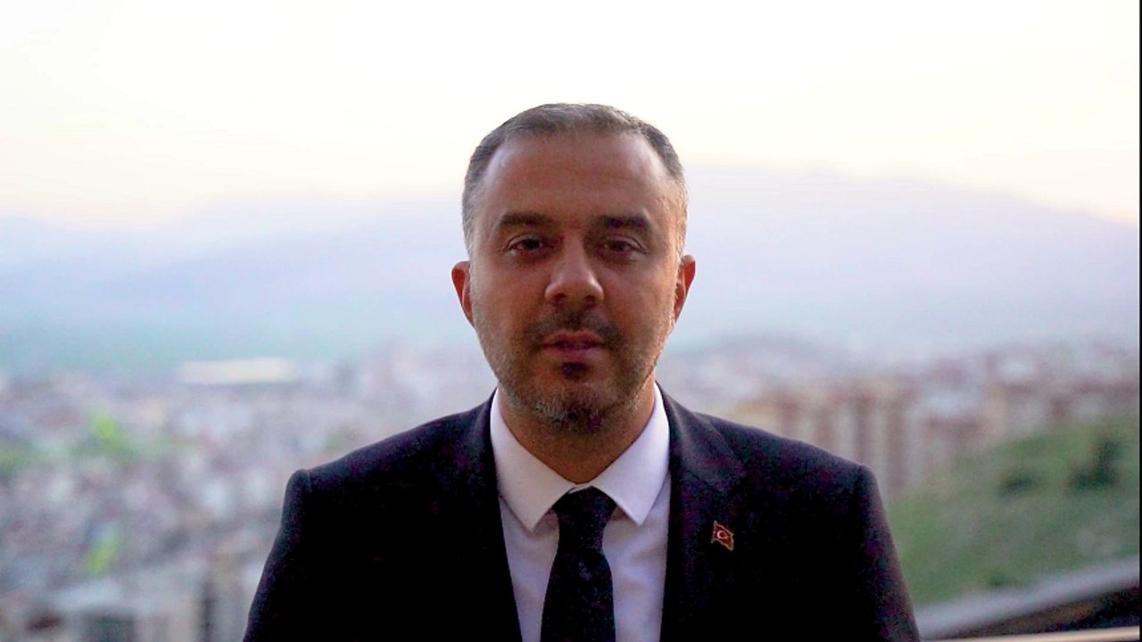 Başkan Toptaş: “Tebrik Çiçeğiniz Bağış Olsun”