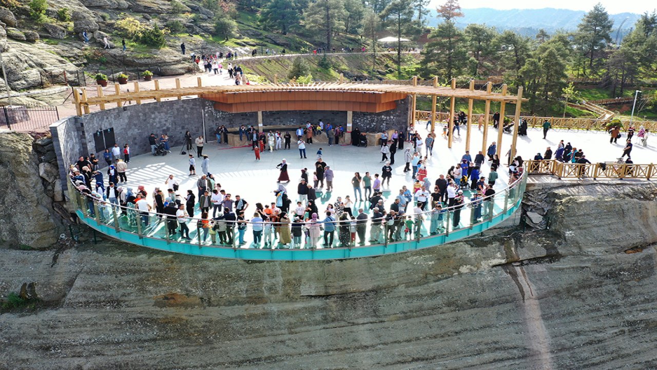 Kahramanmaraş'ta bayramda Ali Kayası doldu taştı!