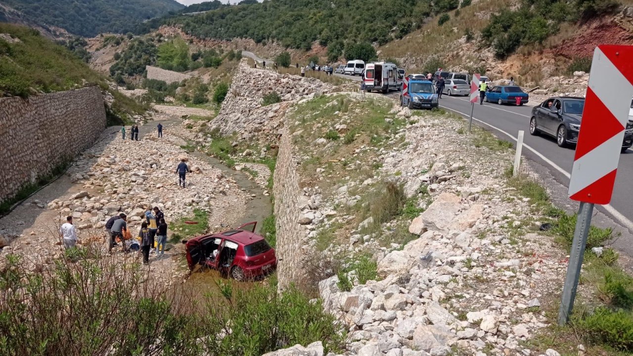 Kahramanmaraş’ta otomobil menfeze uçtu! 2 yaralı