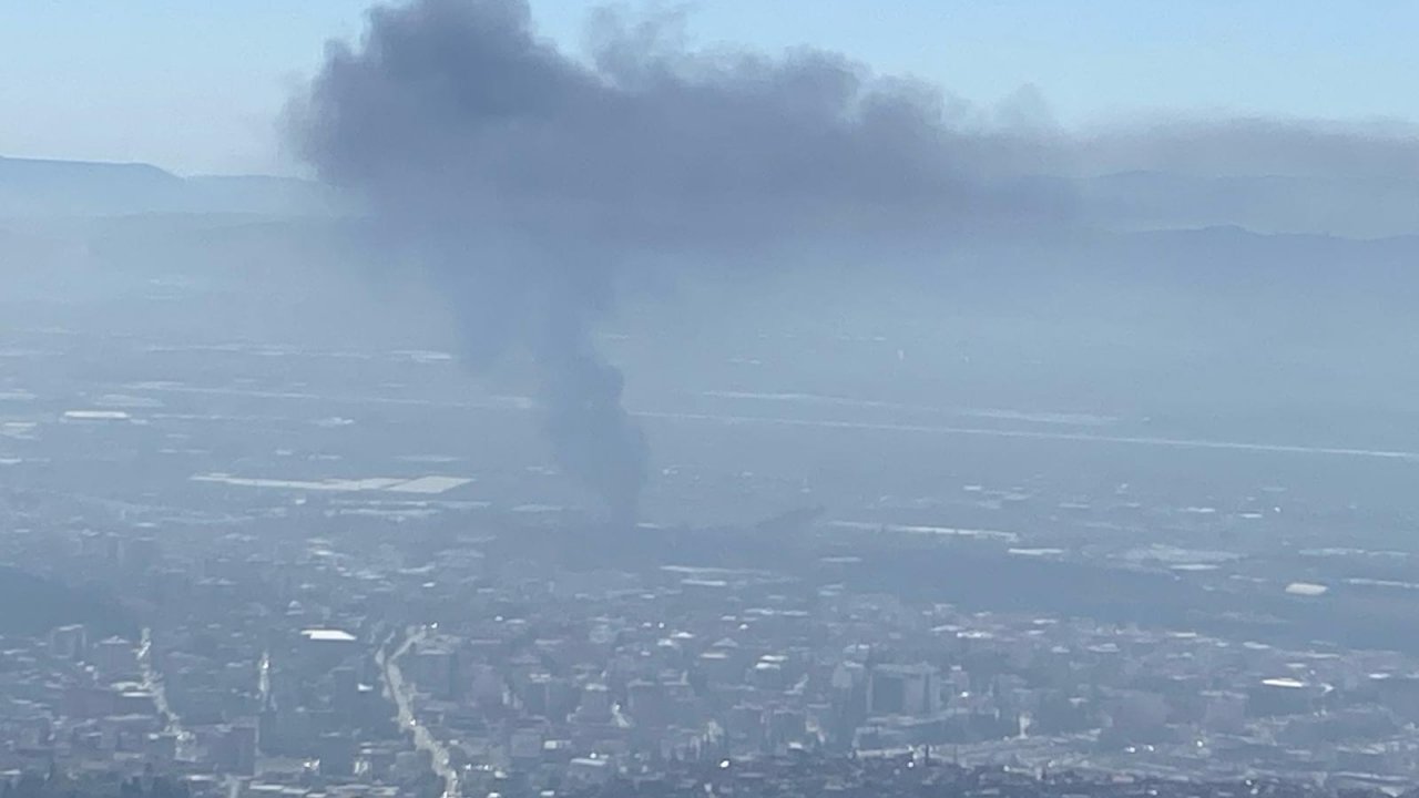 Kahramanmaraş’ta gök yüzünü kara duman kapladı!