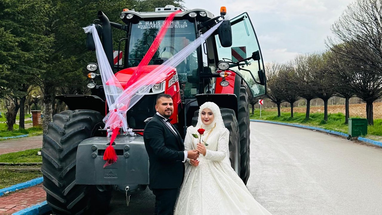 Kahramanmaraş’ta traktör "gelin arabası" oldu!