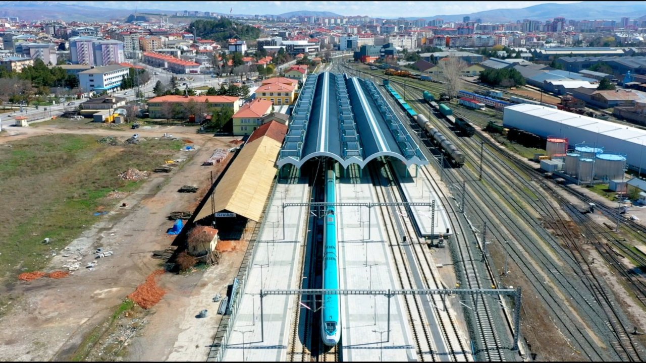 Sivas-İstanbul Yüksek Hızlı Tren Seferleri Başlıyor! Belki bir gün Kahramanmaraş'a da uğrar!